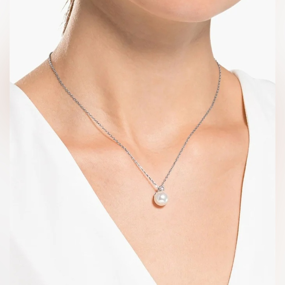 Swarovski pearl pendant necklace